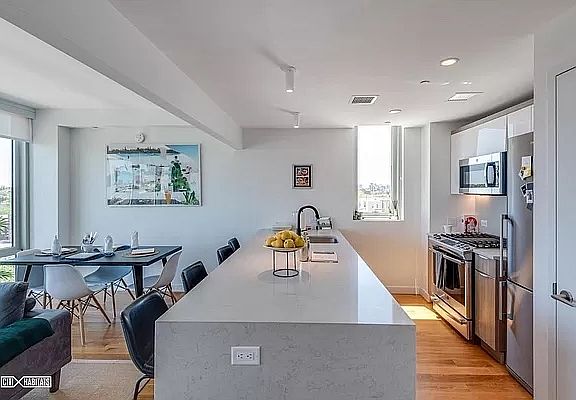 5th image of 211 McGuinness Blvd APT 601