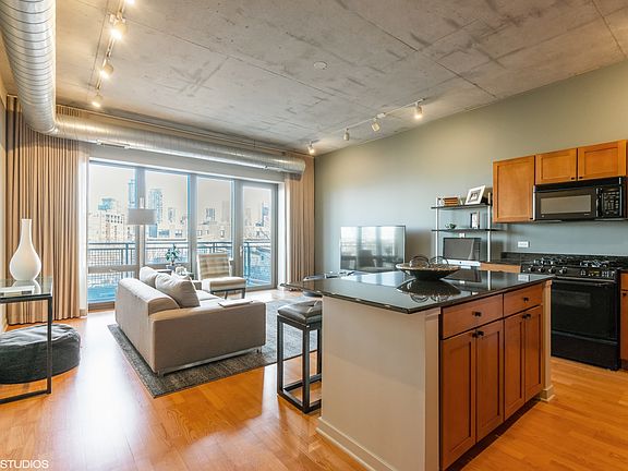 5th image of 1000 N Kingsbury St APT 409