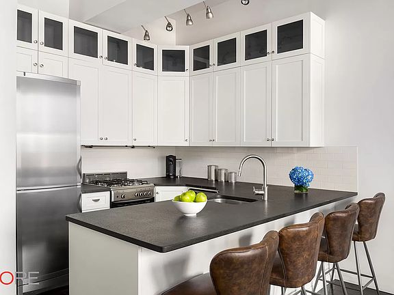 2nd image of 315 7th Ave APT 8C