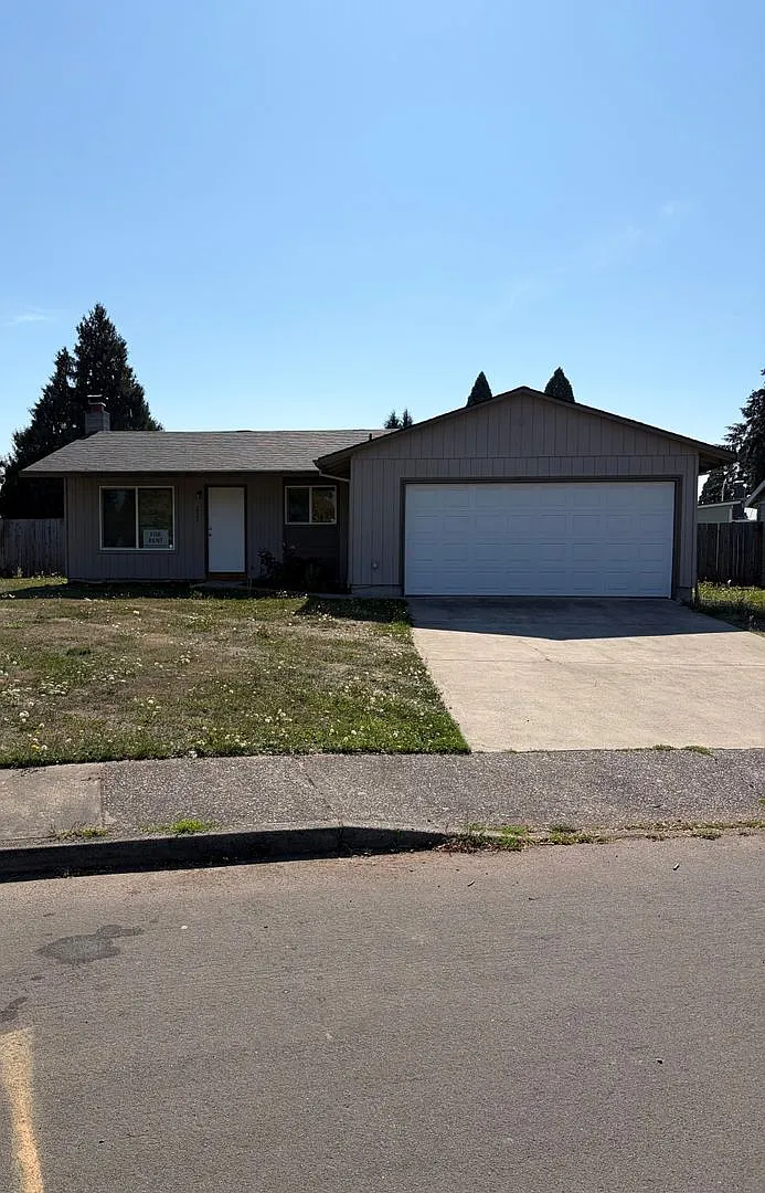 4 bedroom 2 bath house, large backyard — Photo 1