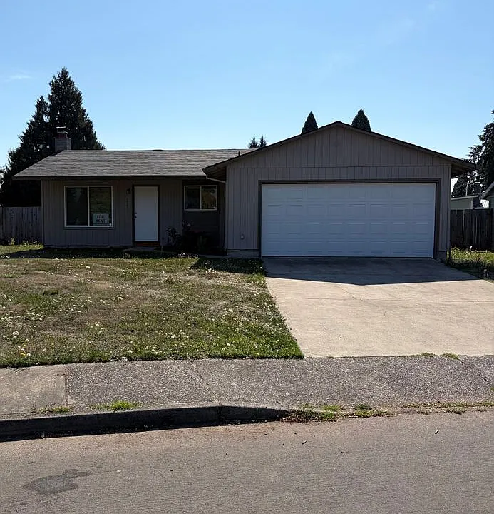 252 NE Palomar Ct