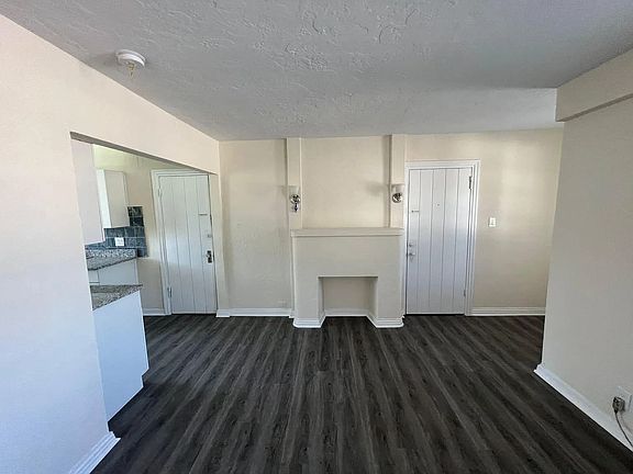 5th image of 2554 1st St #17