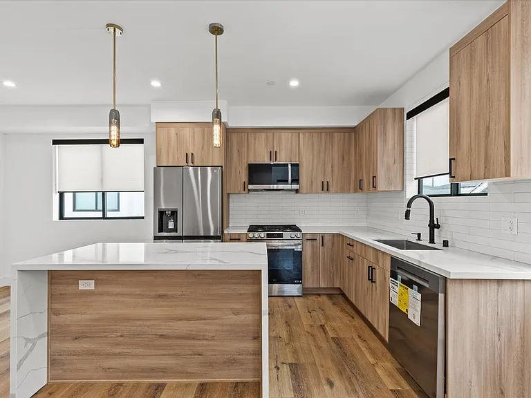 3973 S Budlong Ave — Photo 3