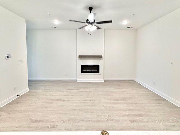 3rd image of 4859 Chatelet Dr