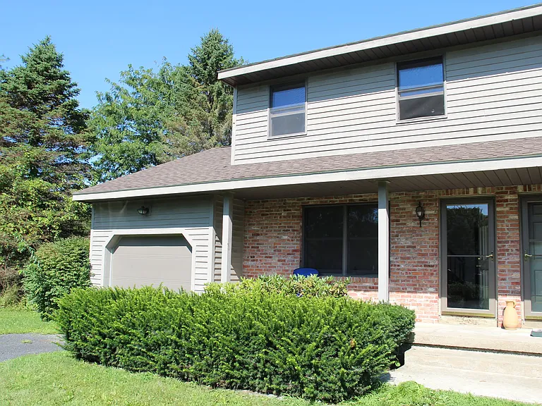 9 Marian Ct — Photo 1