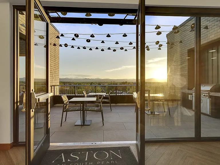 Aston — Photo 33