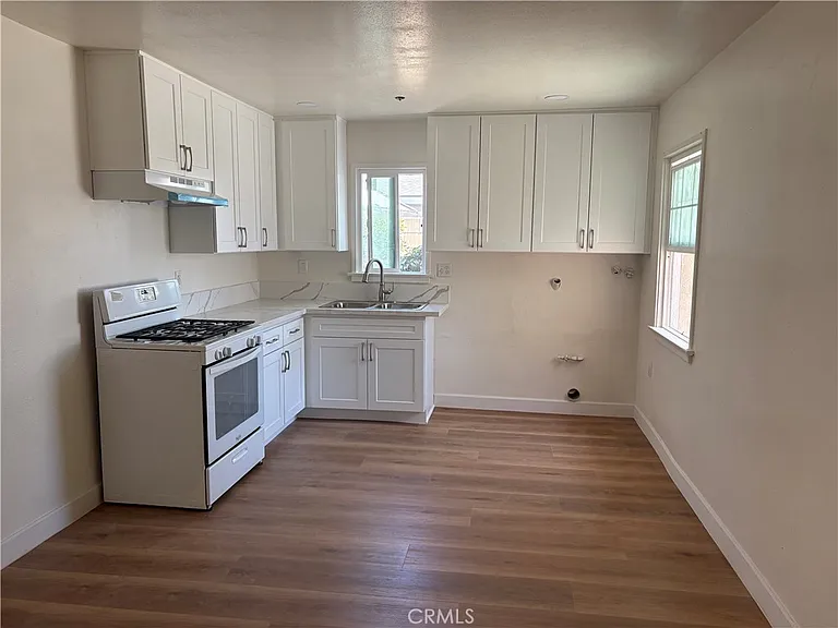 20726 Seine Ave — Photo 4