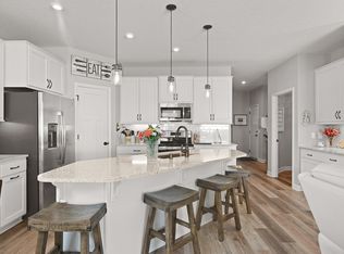 992 Oakwood Rd, Newport, MN 55055