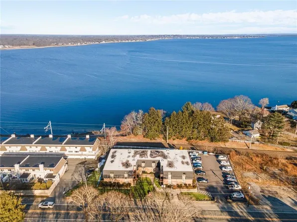 4162 Post Rd APT 10, East Greenwich, RI 02818