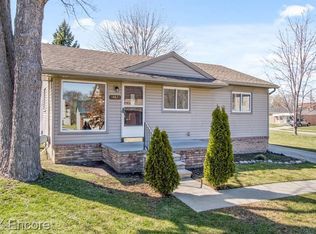 34425 Maynard St, Clinton Township, MI 48035