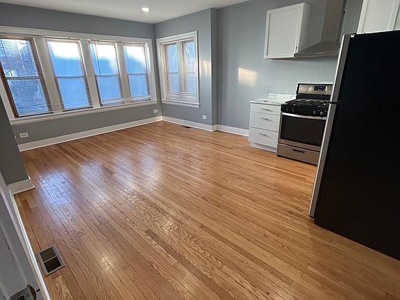 2nd image of 5937 N Maplewood Ave Unit 1N