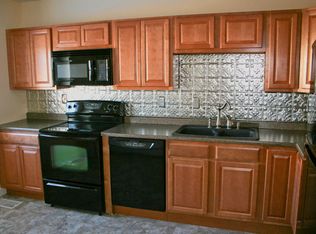 2054 Lambertson Ln APT 3, Salina, KS 67401