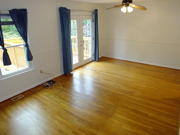 3rd image of 929 Barton Oaks Pl #1