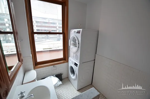 Rented by Manhattan Realty Group | media 9