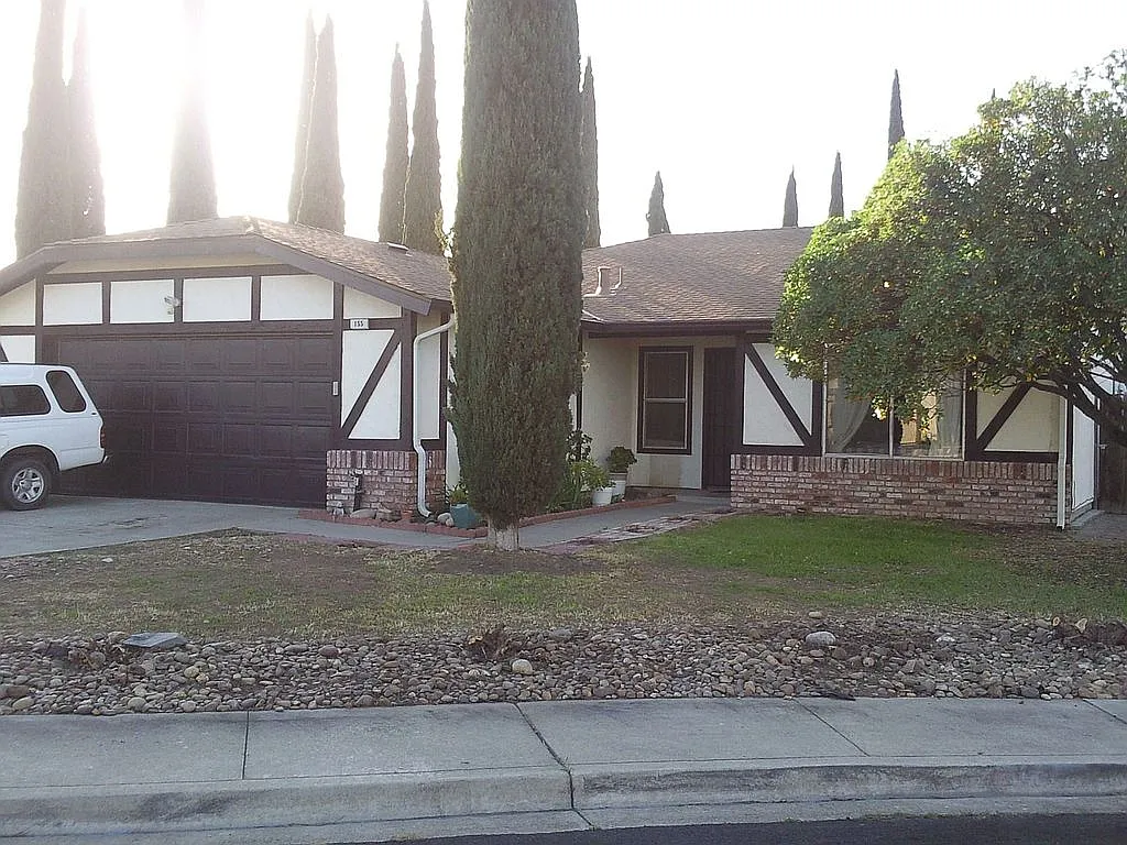 155 Sharon Pl photo 1