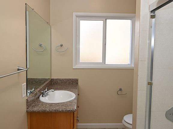4th image of 265 S 11th St APT D