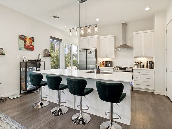 5th image of 4626 Munger Ave #201