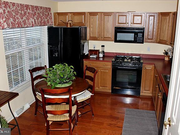 3rd image of 632 Crestgate Pl