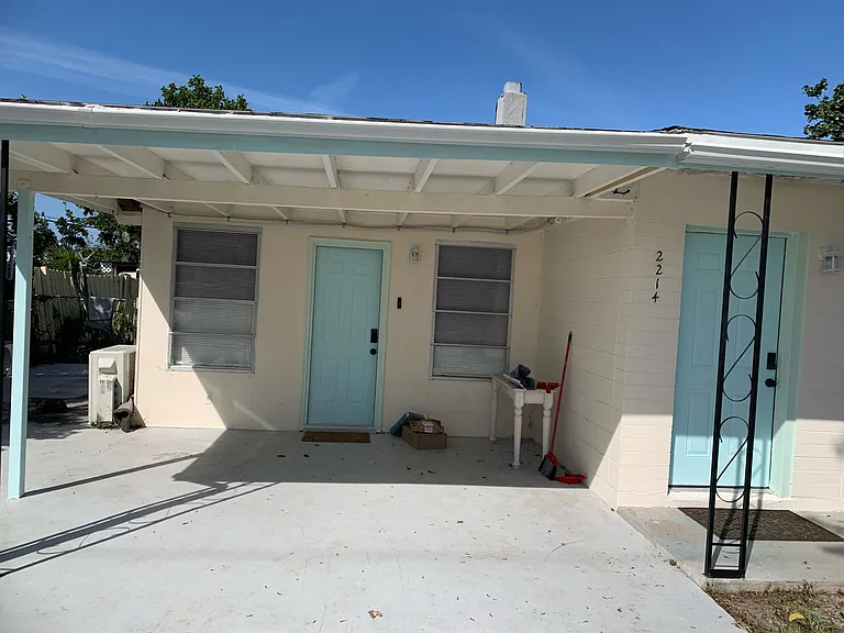 2214 Post Rd #1 — Photo 5