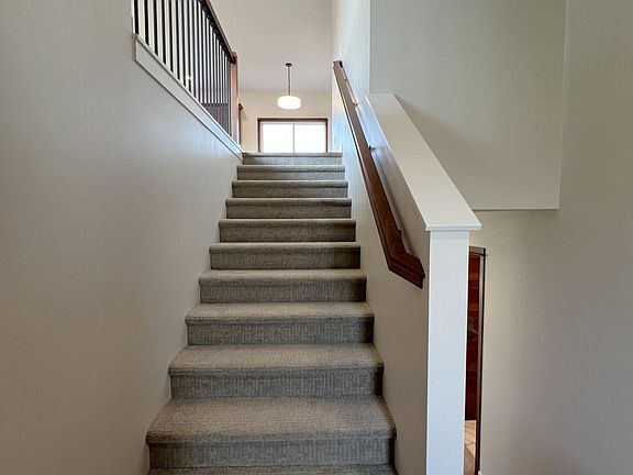 5th image of 527 Kestrel Ln