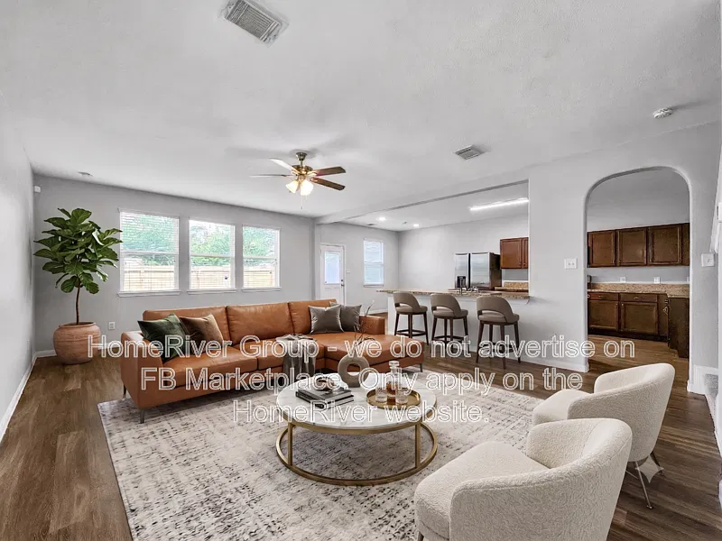 4 bed, 2.5 bath, 2490 sqft, $2,035 — Photo 3