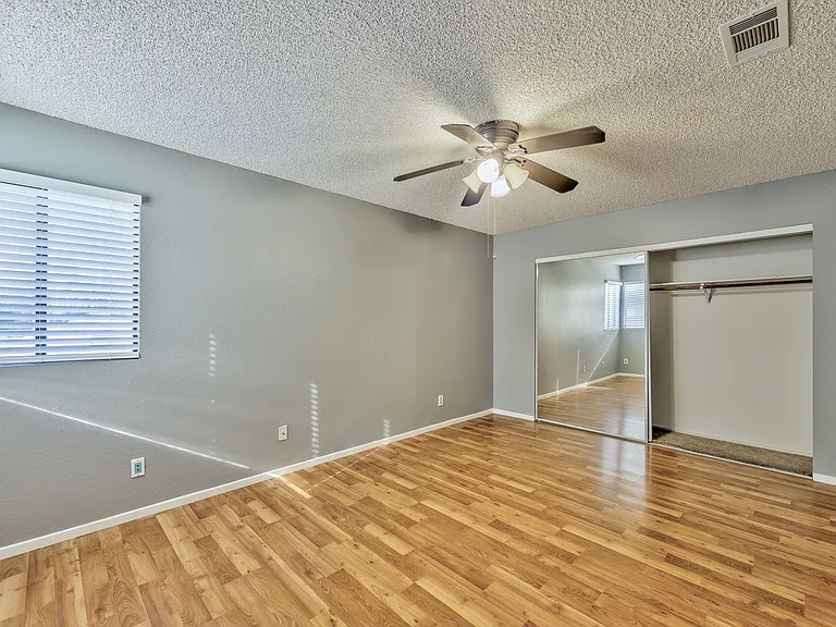 2078 Waverly Cir — Photo 11