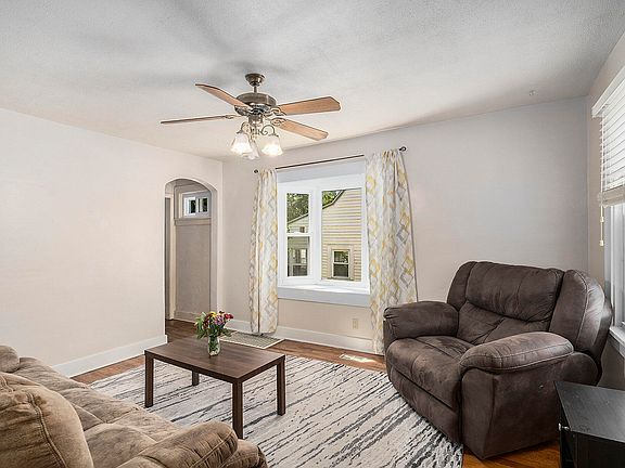 4th image of 423 Parker Ave