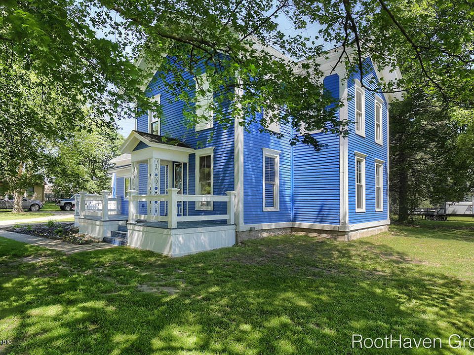 1st image of 410 Grand Rapids St