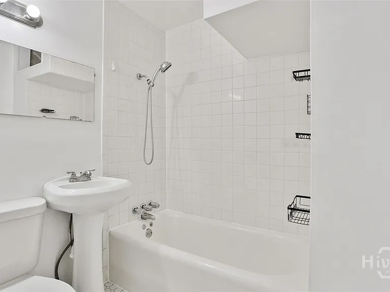 1112 Barnard St #A — Photo 17