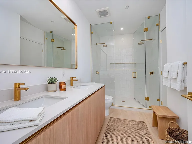 90 NE 32nd St #Penthouse 1106 — Photo 6