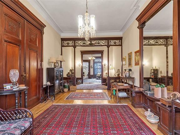 5th image of 264 Decatur St