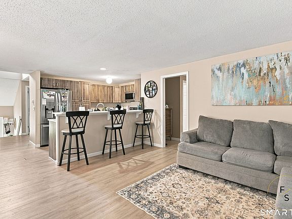 3rd image of 2 Oak Forest Drive #5