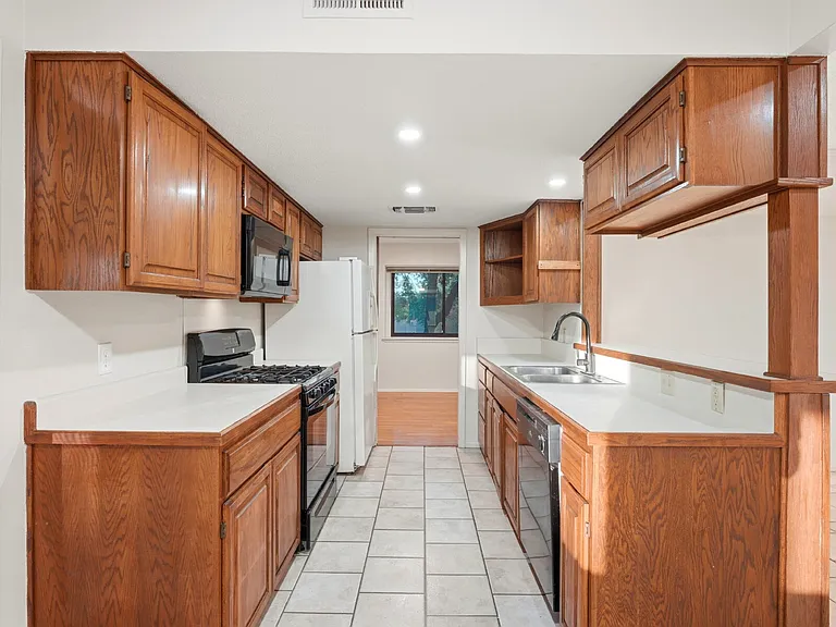 8607 Norwich Dr — Photo 10