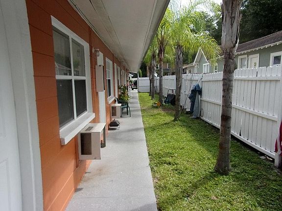 2nd image of 1010 Crescent Lake Dr APT 3