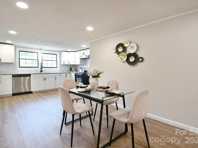 80 Sumner Ave NW — Photo 12