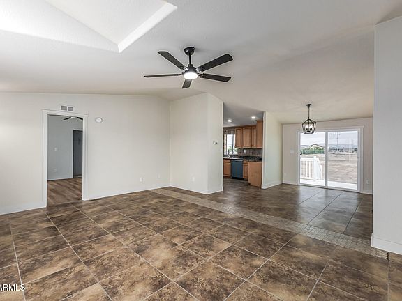3rd image of 37522 W Pierce Street