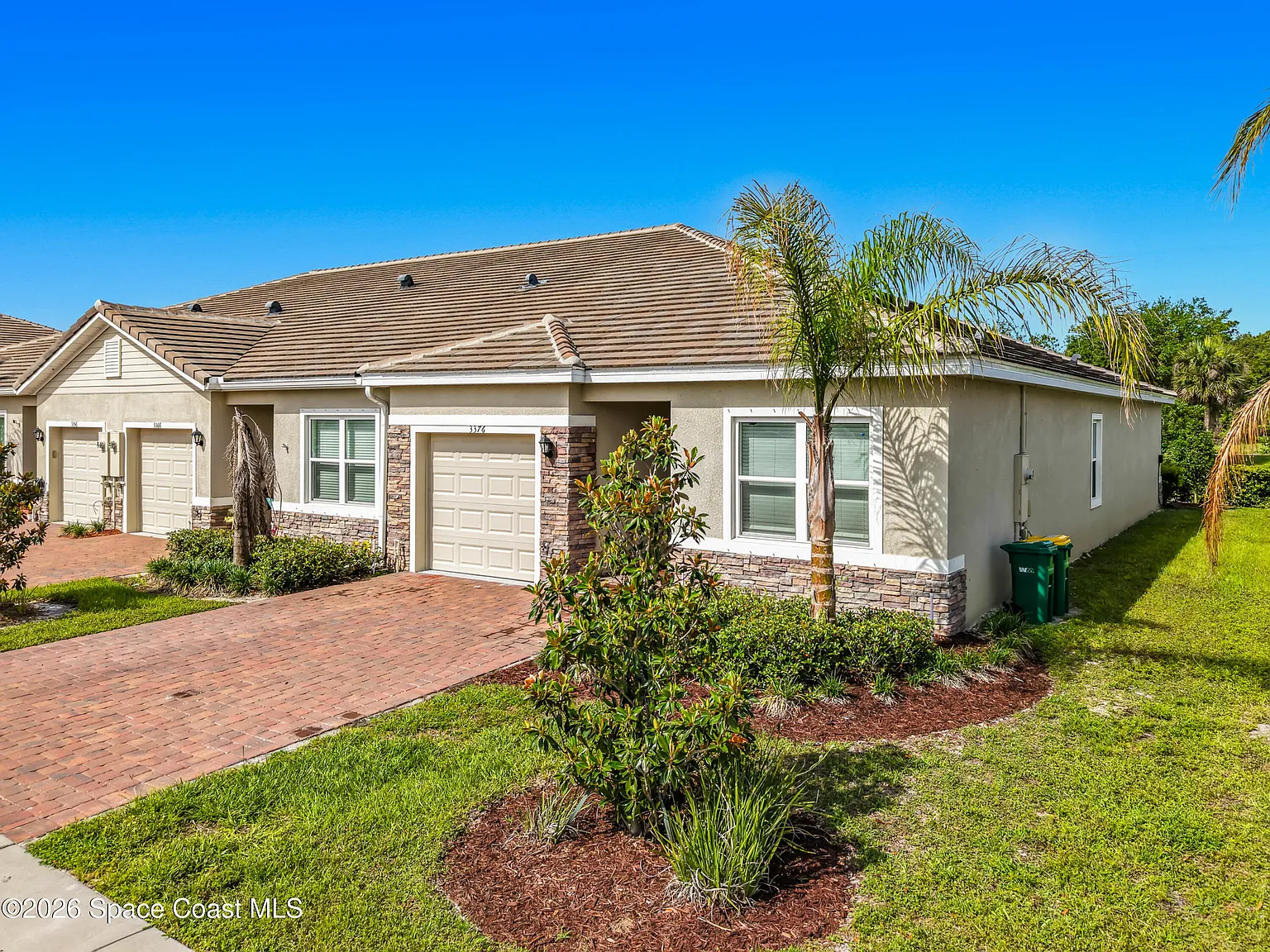 3 bed, 2.0 bath, 1574 sqft, $2,300 — Photo 2