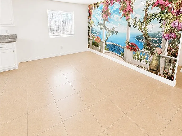 327 E Lanzit Ave — Photo 5