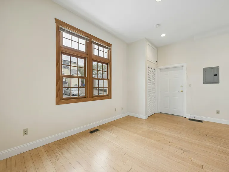 136 Main St #R — Photo 11