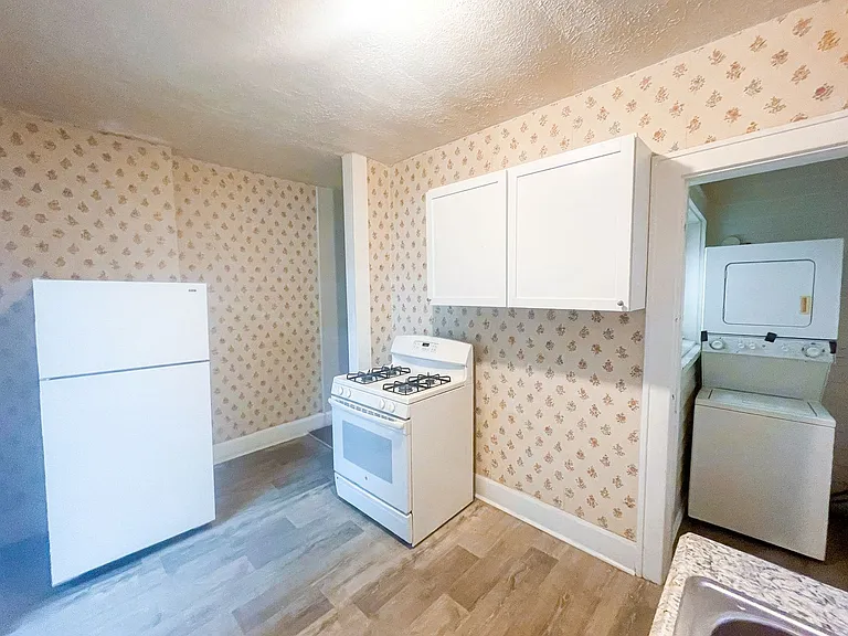 710-712 N Bosart Ave — Photo 16