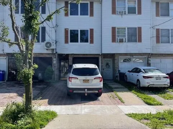 404 Garretson Ave, Staten Island, NY 10305