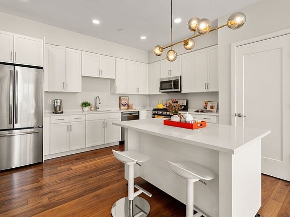 3rd image of 3531 Washington St #421