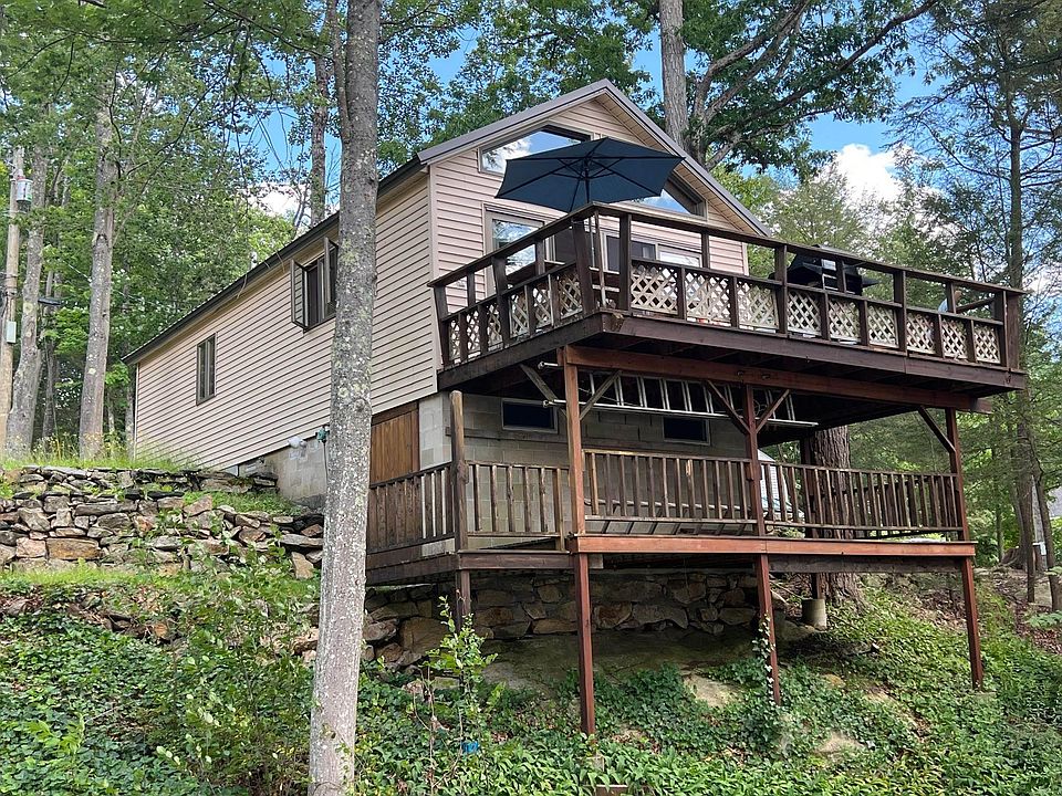 1st image of 10 Lake Dr