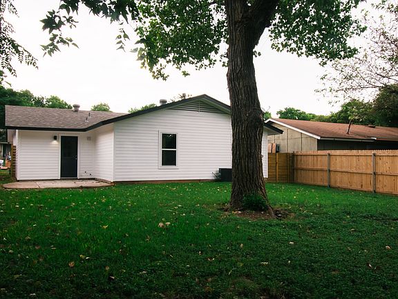 3rd image of 2317 Rockridge Dr