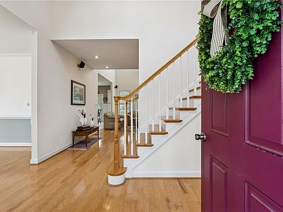 4th image of 1379 Moonlight Rd