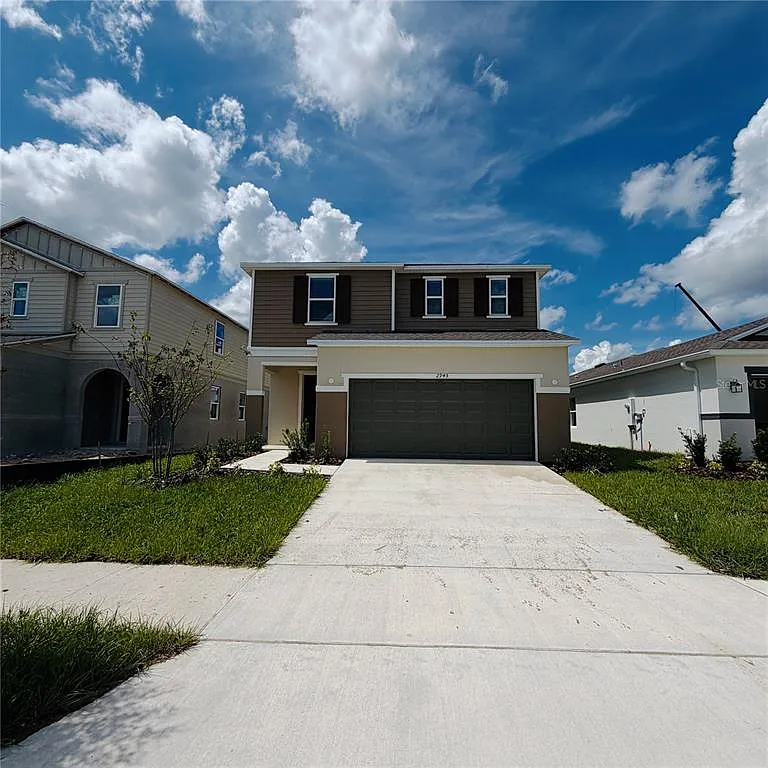 4 bed, 2.5 bath, 2107 sqft, $1,950 — Photo 1