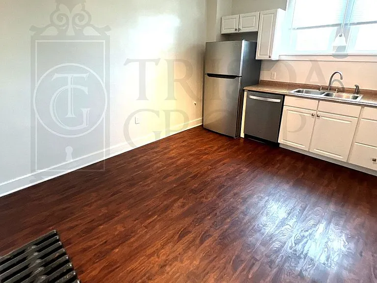 2948-2950 Mattern Ave — Photo 12