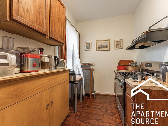 5th image of 2702 N Richmond St Unit 1