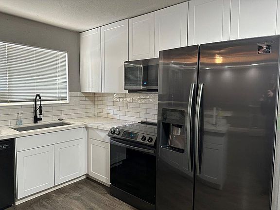 3rd image of 242 Mount Hood Ct
