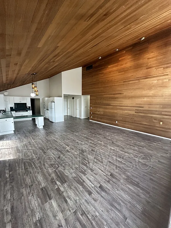 3 bed, 2.0 bath, 1861 sqft, $2,995 — Photo 3